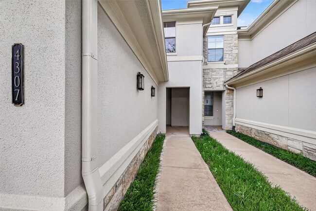 Foto del edificio - 4307 Lake Walk Ct