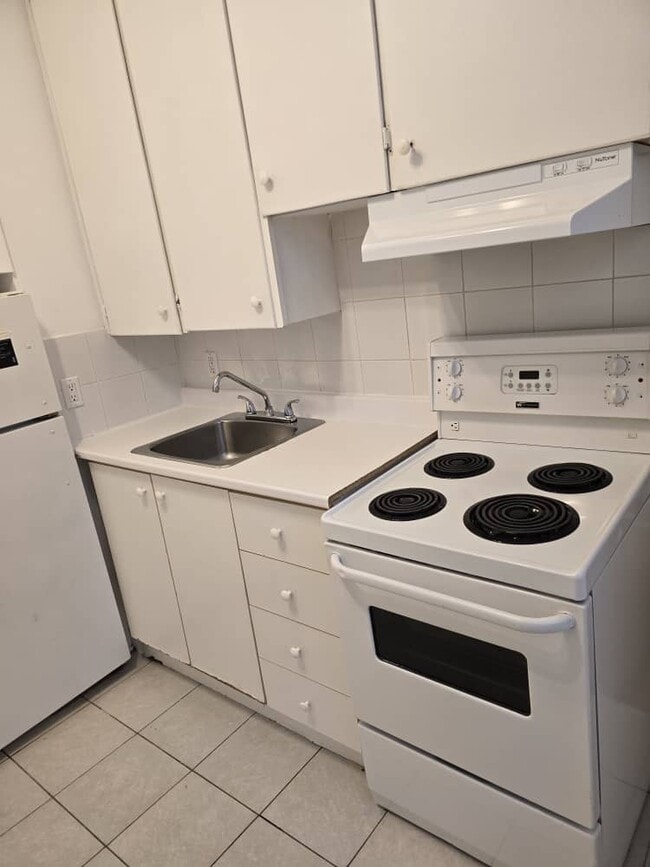 Building Photo - 362 Friel St