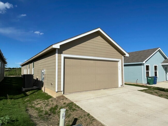 Foto del edificio - Beautiful Like-New Home on the Golf Course in Mission Del Lago!