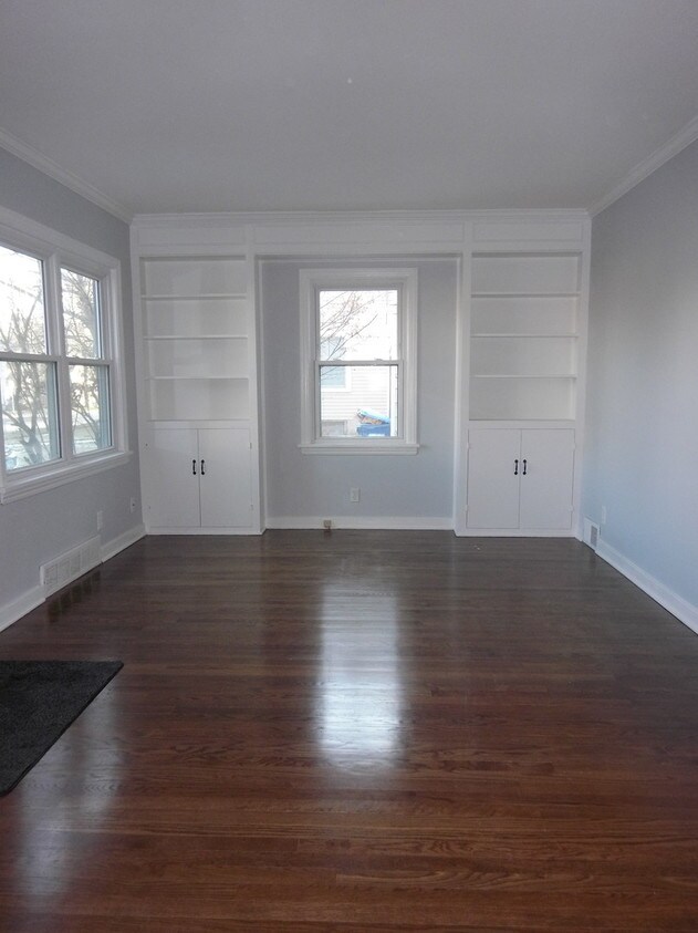 Primary Photo - 218 Logan Ave