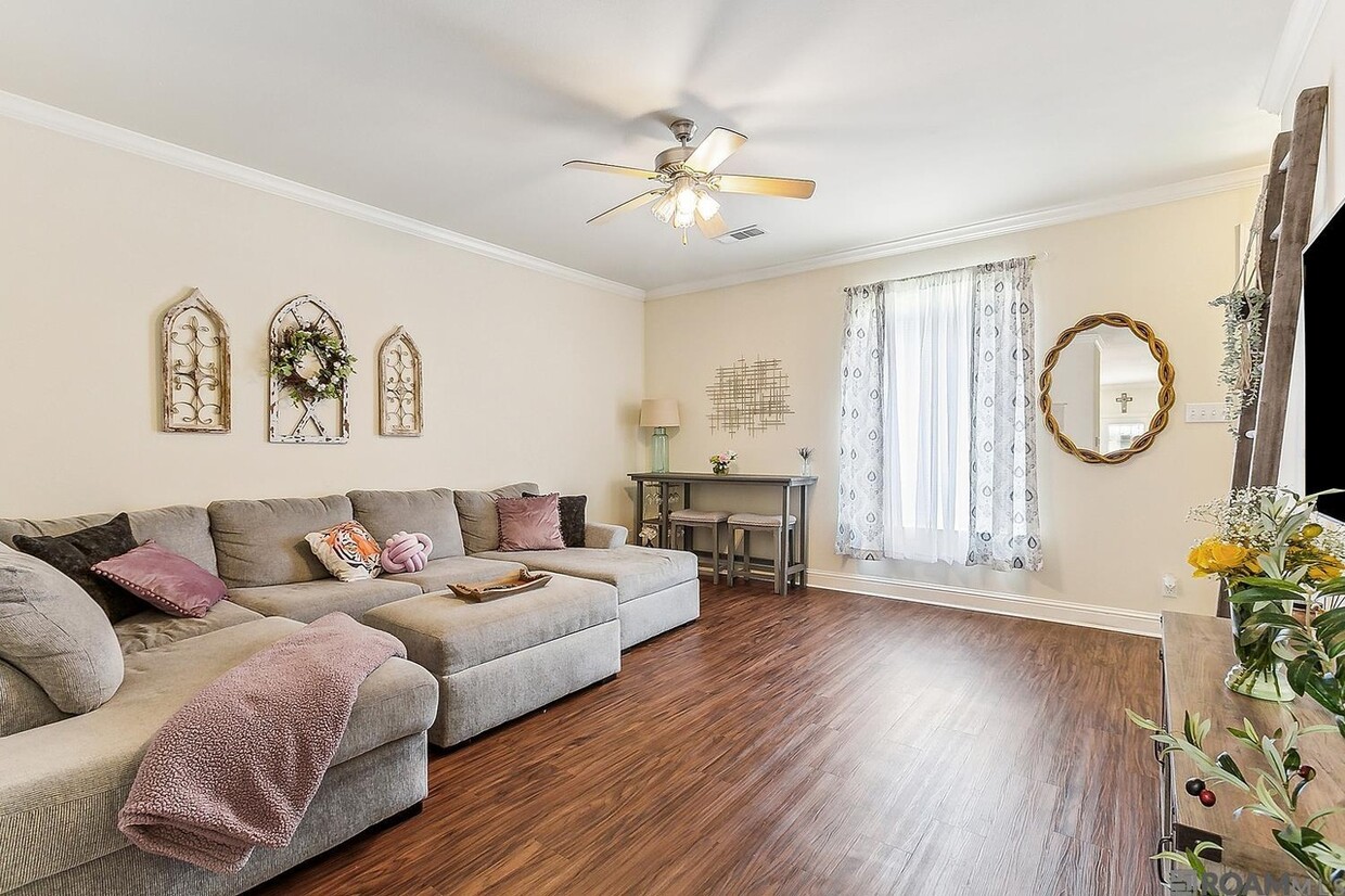 Foto principal - 4000 Lake Beau Pre Blvd
