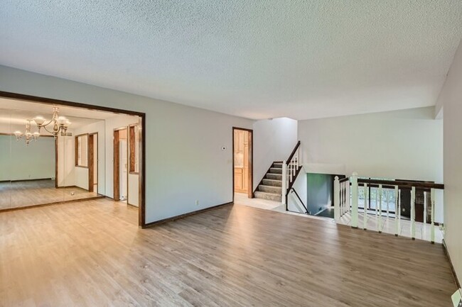 Foto del edificio - 1235 Wilderness Parks Circle, Eagan, MN, 5...