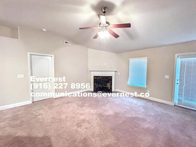 Foto del edificio - 338 Ivy Hills Cir