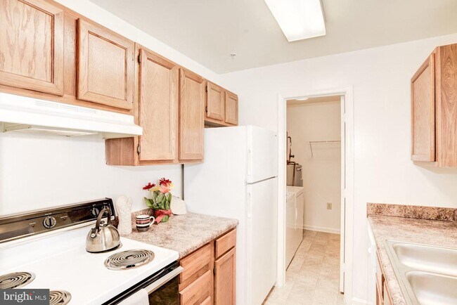 Foto del edificio - 1100 Fleetwood Ct