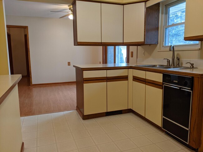Foto del edificio - 6870 N Wildwood St