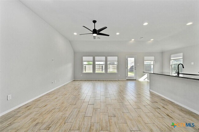 Foto del edificio - 250 Sage Meadows Dr
