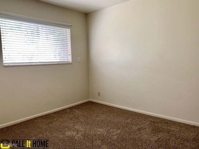 Building Photo - 1043 800 E