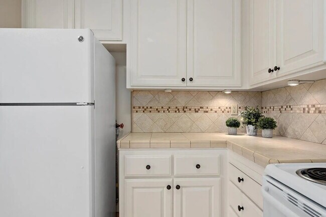 Foto del edificio - "Charming 3-Bed, 2-Bath Oasis in Capitola's Prime Park Ave Location"