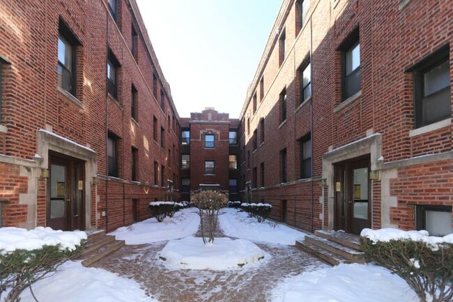 Building Photo - 913 W Sunnyside Ave