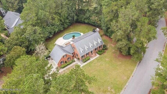 Foto del edificio - 809 Houndslake Dr