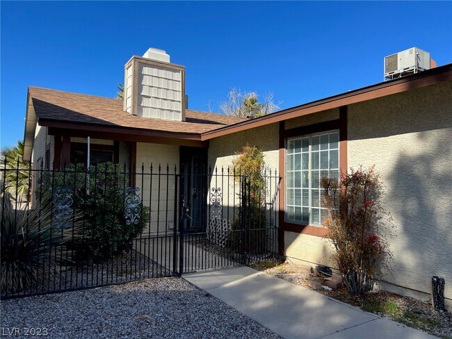 Building Photo - 3824 N Summer Breeze Cir