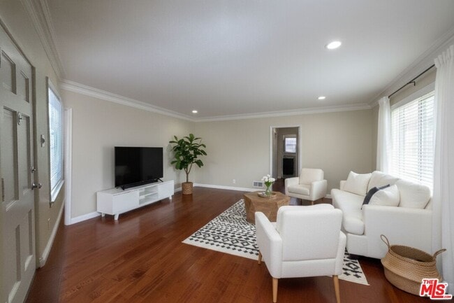 Building Photo - 149 S Gramercy Pl