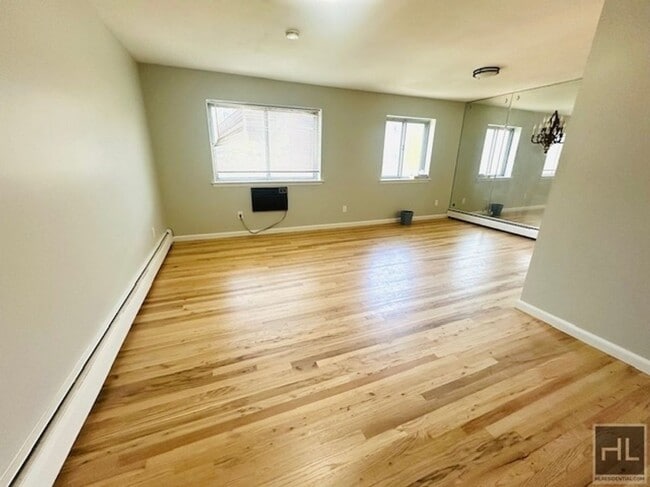 Foto del edificio - South Canarsie 4 Bed/2.5 Bath Beautiful Ho...