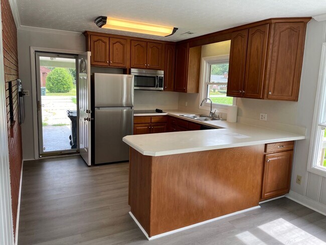 Foto del edificio - 3 BED, 2 BATH HOME LOCATED IN GREENSBORO