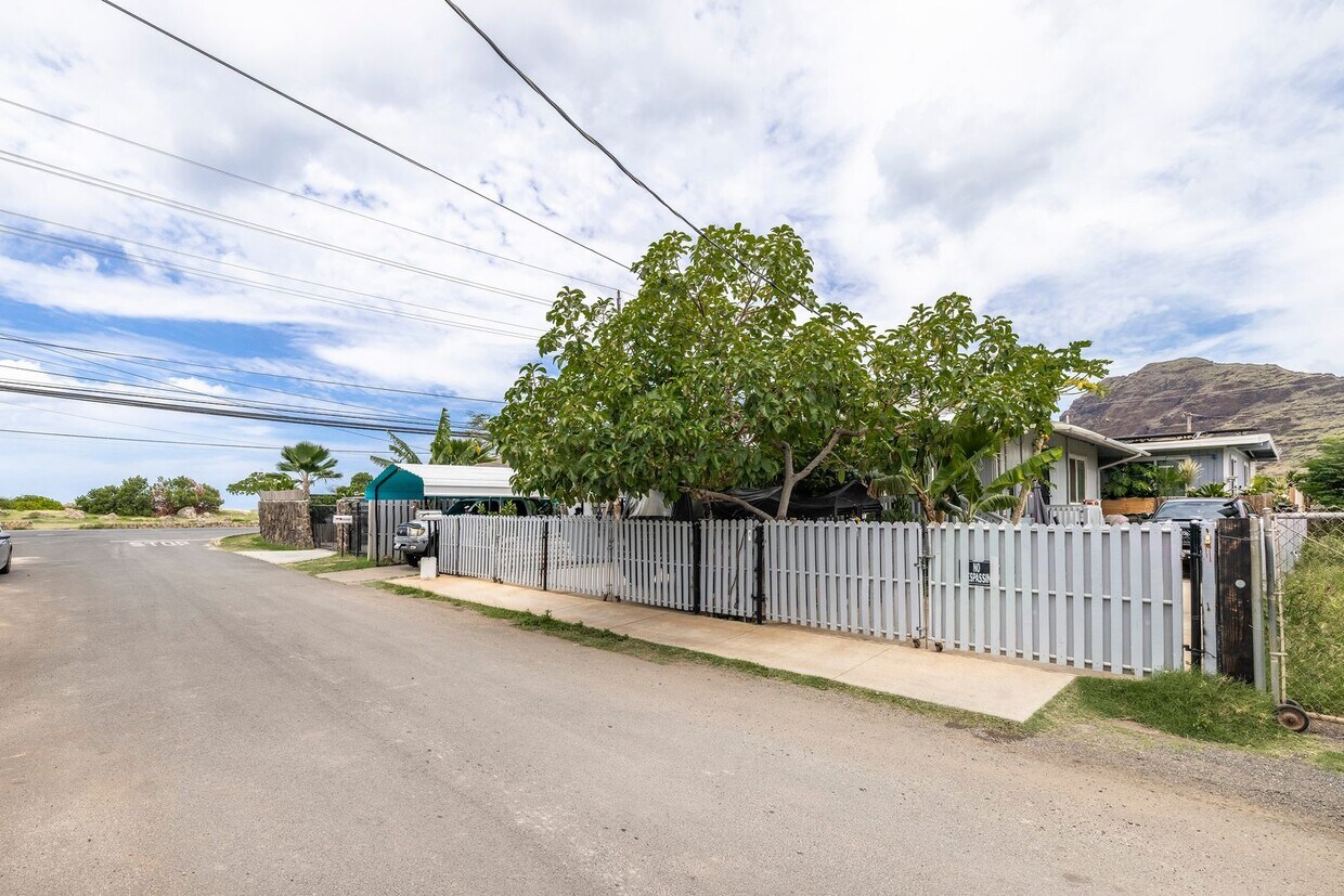Primary Photo - Nanakuli - across BEACH 2/1/1pkg $2,200/mo...