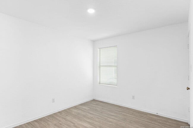 Building Photo - 422 De Herrera