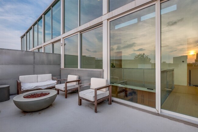 Foto del edificio - 4626 Coles Manor Pl