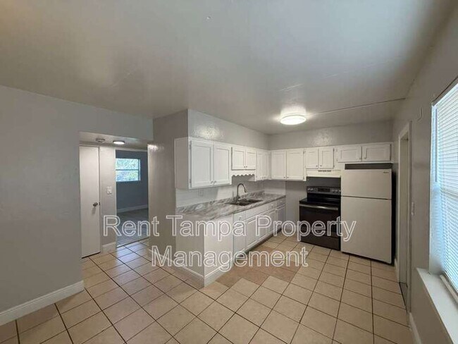 Foto del edificio - 2475 18th Ave S