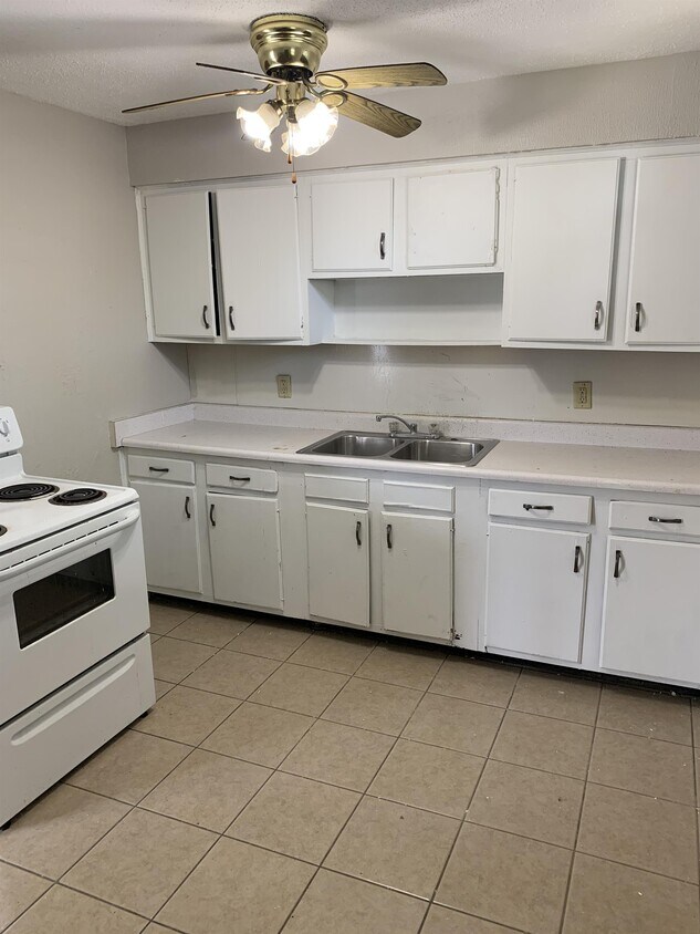 Foto principal - 1329 Schaeffer St