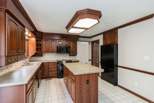 Foto del edificio - PRIVATE BACKYARD!! 4 Bedroom, 2.5 Bath Home in Urbandale