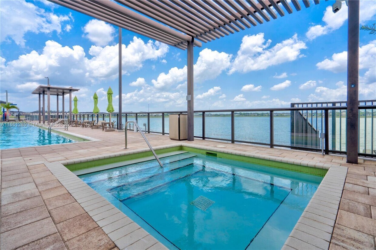 Foto principal - 15826 NW 91st Ct