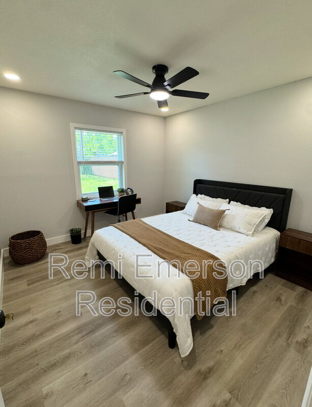 Foto del edificio - 14120 Rutgers Ave