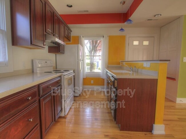 Building Photo - 211 5th St SW