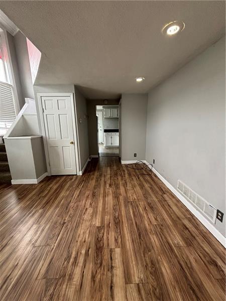 Foto del edificio - 329 Reno St