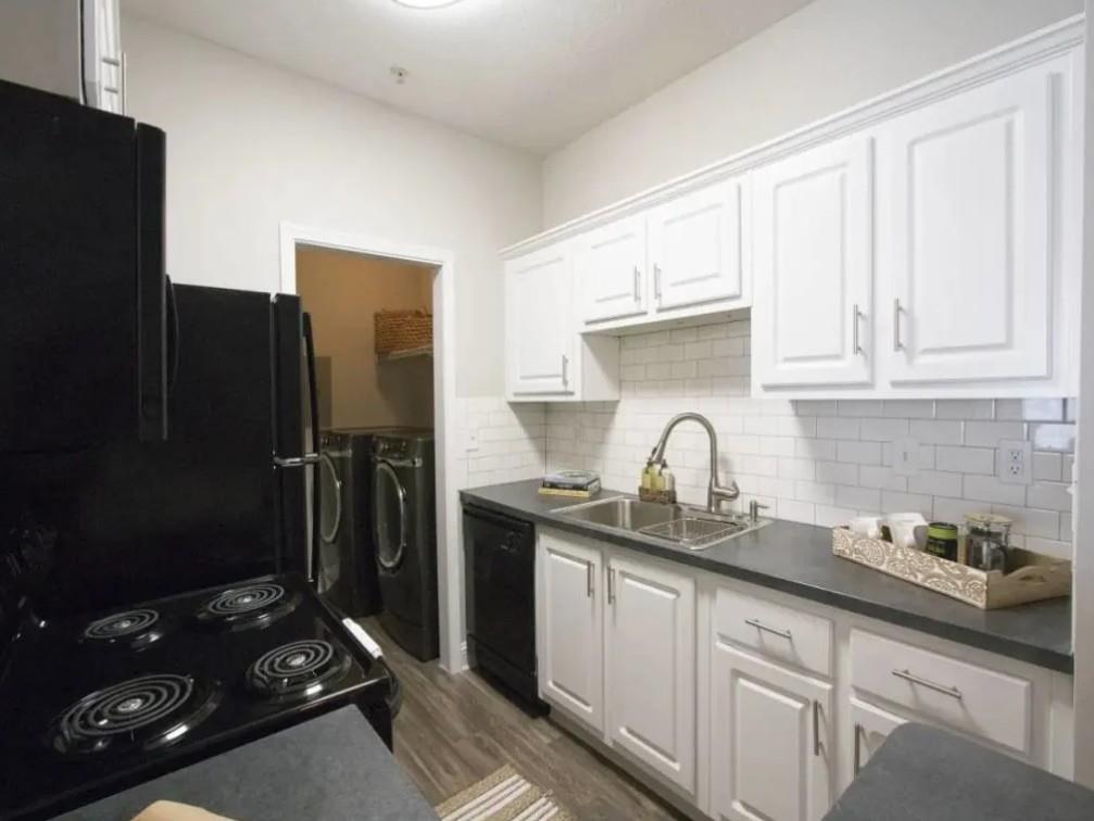 Foto principal - 100 Crossing Blvd