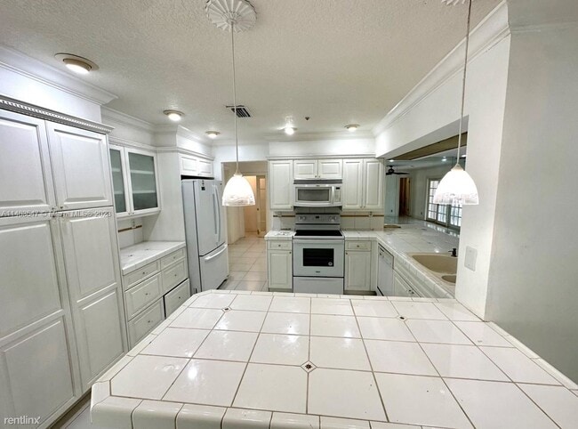 Building Photo - 5 br, 2 bath House - 2940 NW 115th Ter