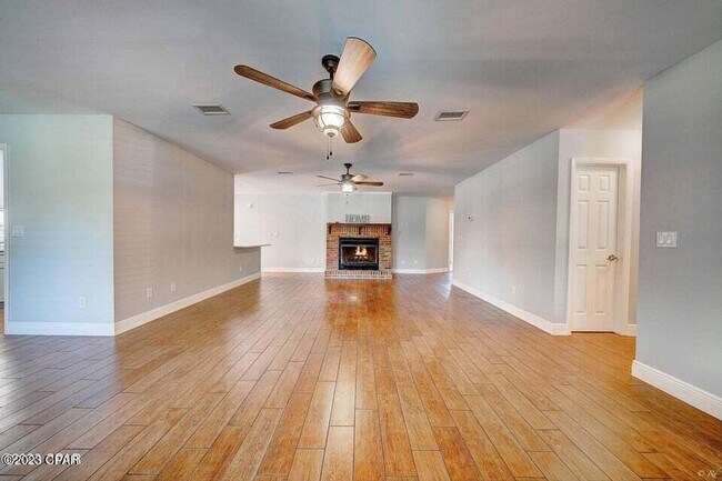 Foto del edificio - 350 Greenwood Cir