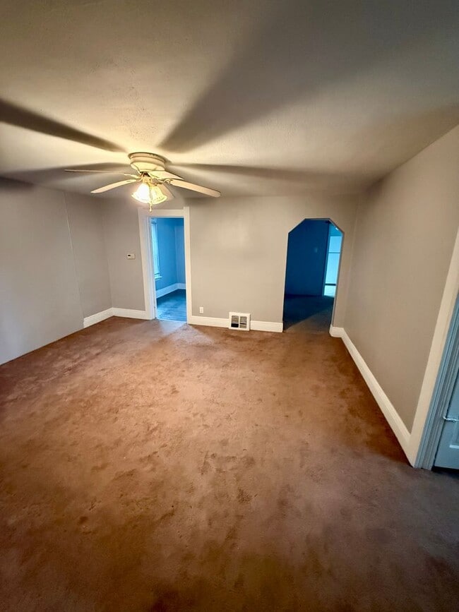 Building Photo - Charming 2-Bedroom Home with Vintage Touch...