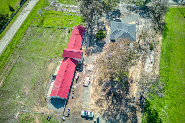 Building Photo - 12289 Woods Rd