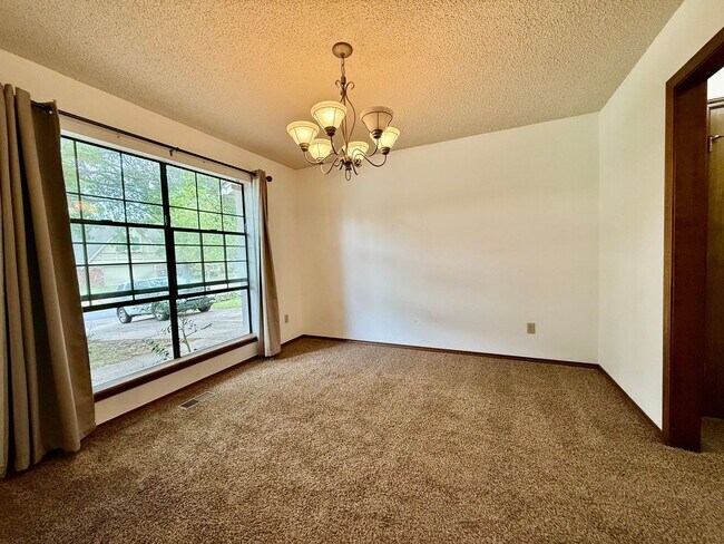 Foto del edificio - 4BD 2.5 Bath Pet Friendly