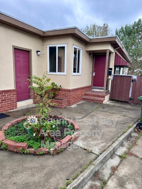 Building Photo - 1031 Ranchito Ct