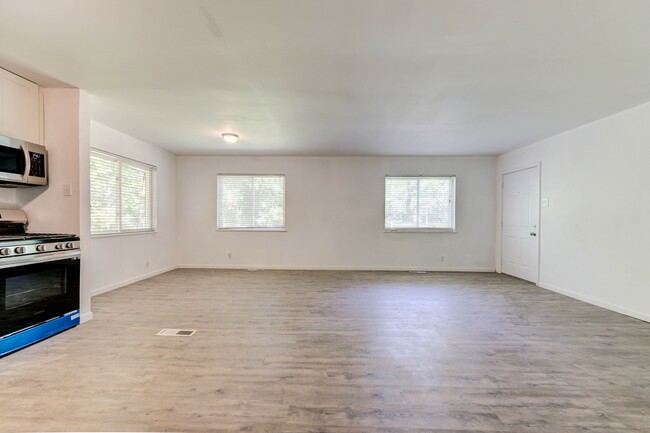 Building Photo - 817 Yale Ave