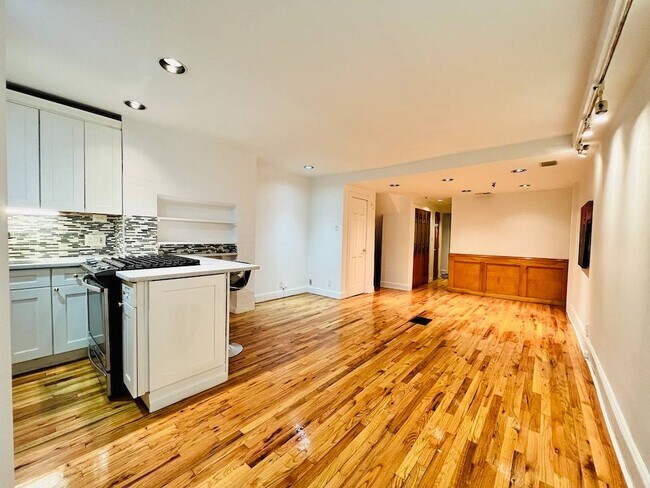 Building Photo - 154a Hicks St
