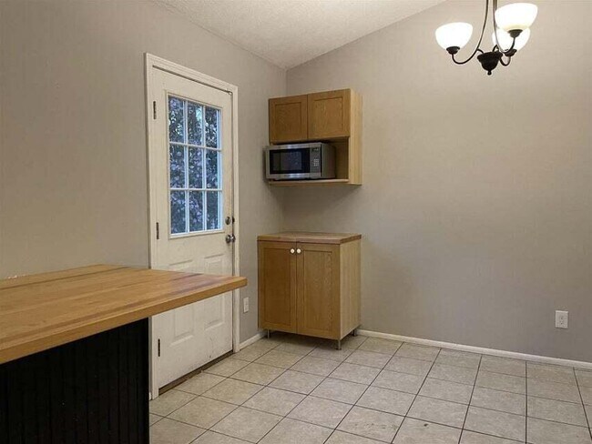 Foto del edificio - 4036 Woodchase Dr