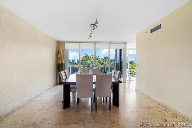 Foto del edificio - 18911 Collins Ave