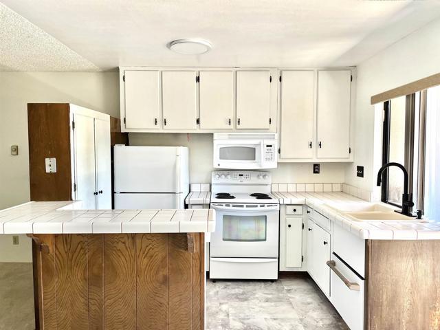 Building Photo - 7858 Cowles Mountain Ct
