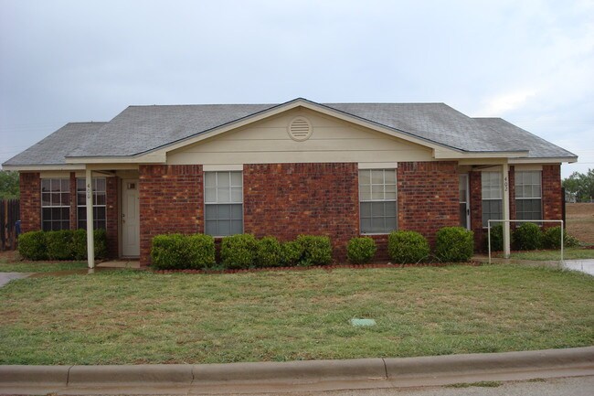 Building Photo - Winters Duplexes