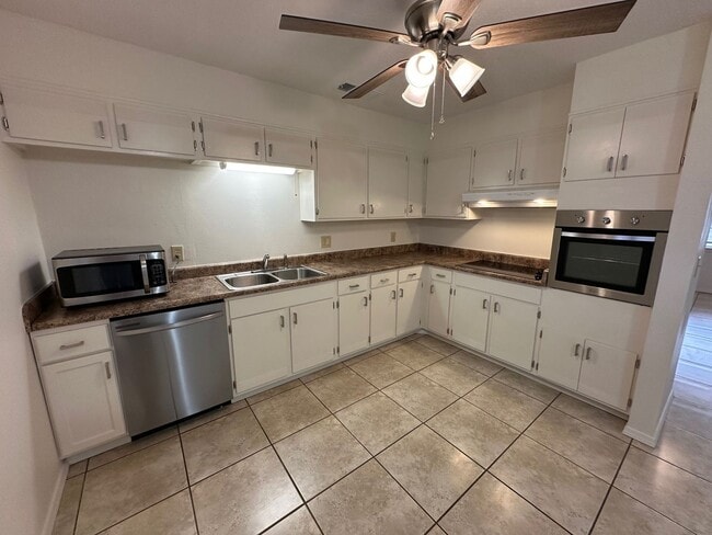 Building Photo - 5101 Chisholm Trail