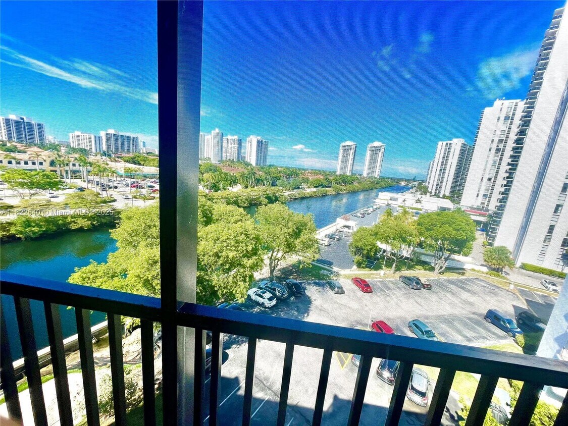 Foto principal - 3475 N Country Club Dr