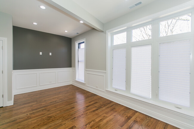 Foto del edificio - 3245 W Pierce Ave