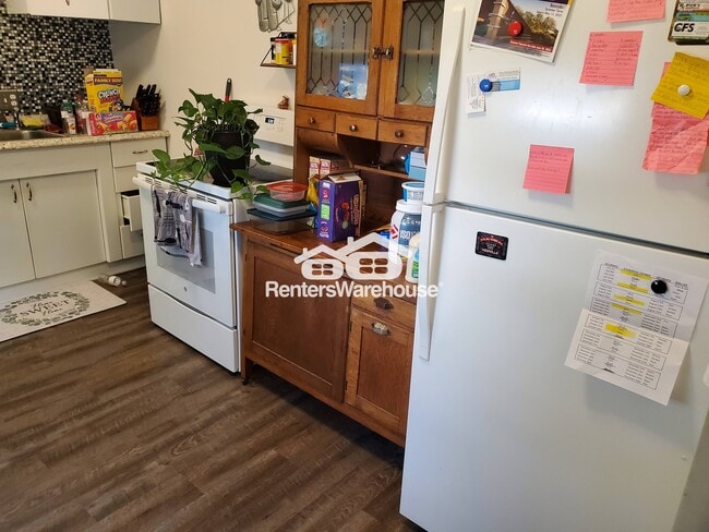 Building Photo - 109 4th Ave SE