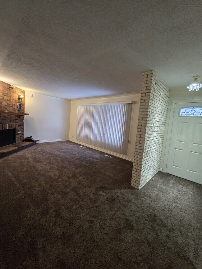 Building Photo - 232 Frontenac Dr