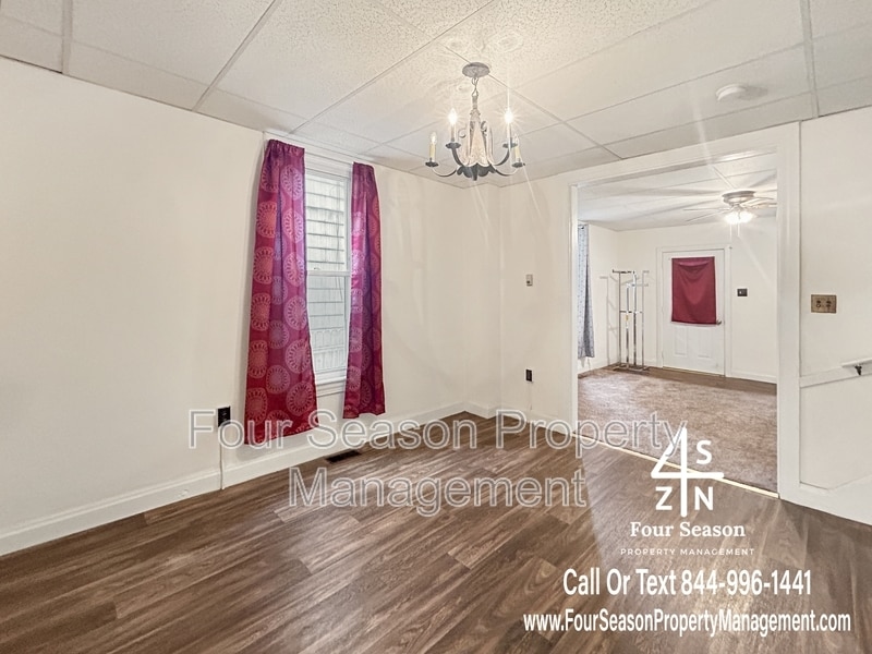 Primary Photo - 338 S Locust St