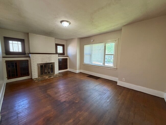 Building Photo - 1106 Roosevelt St