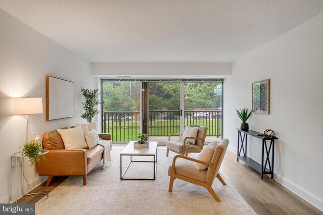 Building Photo - 1300 Army Navy Dr