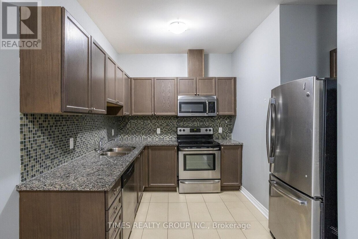Photo principale - 384-384 Rogers St